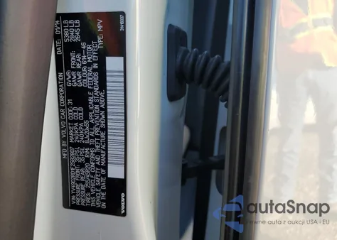 2015 Volvo Xc60 T6 Platinum z USA, uszkodzony, nr VIN YV4902RD1F2582807